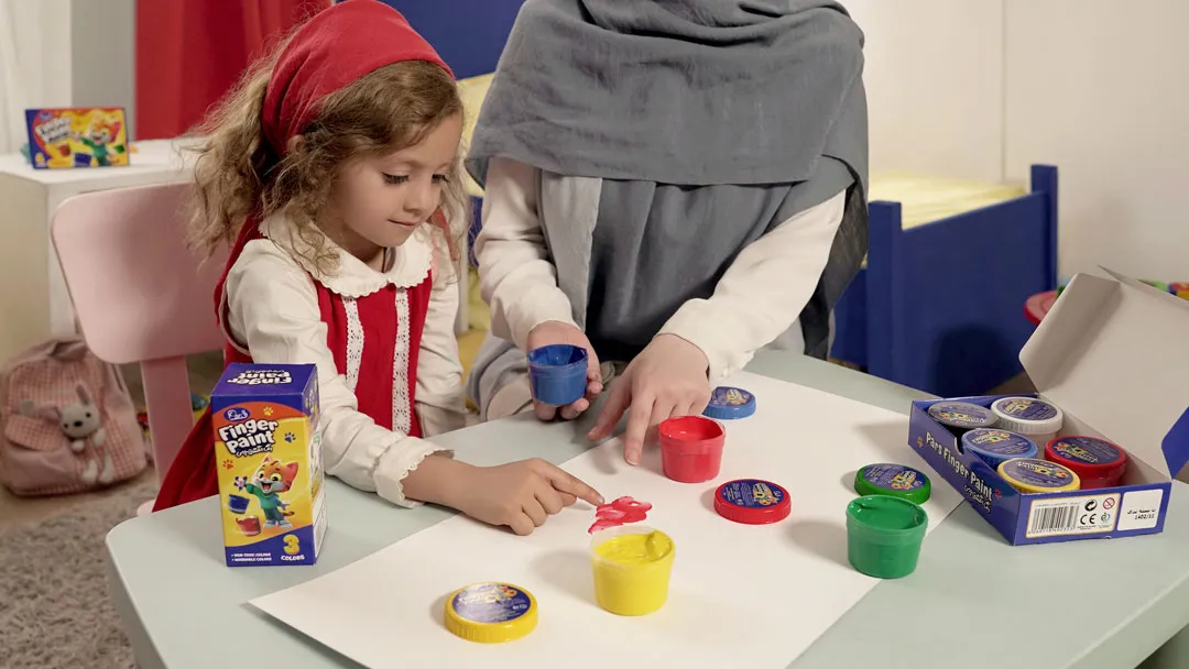 فواید نقاشی با رنگ انگشتی برای رشد حرکتی کودک